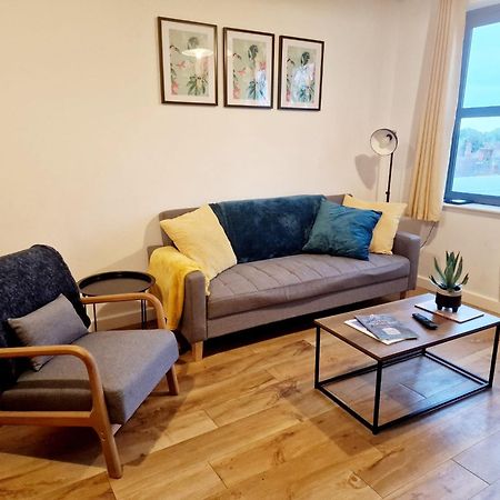 Vibrant Cosy 2 Bedroom Apartment 코번트리 외부 사진