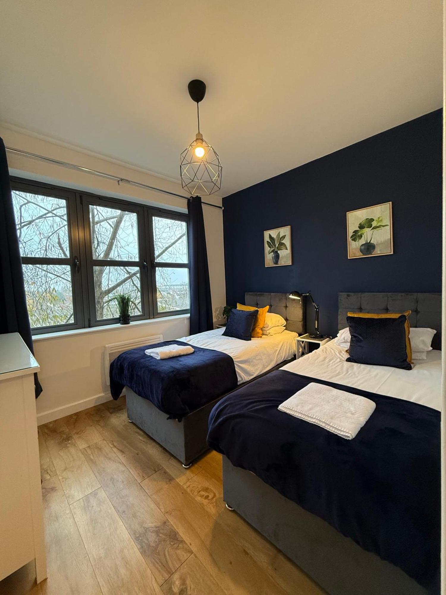 Vibrant Cosy 2 Bedroom Apartment 코번트리 외부 사진