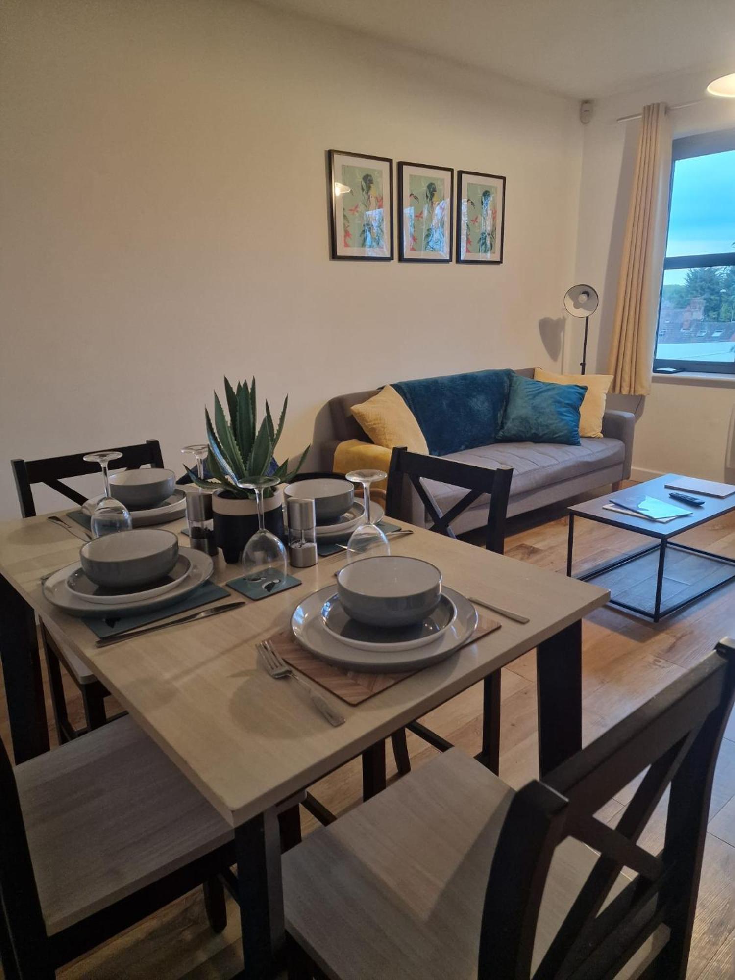 Vibrant Cosy 2 Bedroom Apartment 코번트리 외부 사진